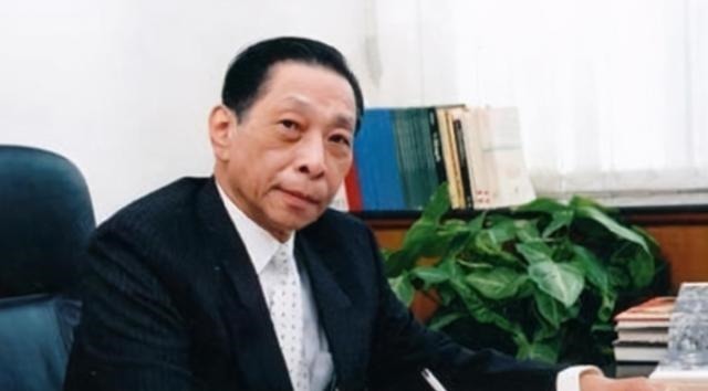 杜维善|杜月笙儿子杜维善,靠读书赢得出路,无偿捐给国家价值18亿文物