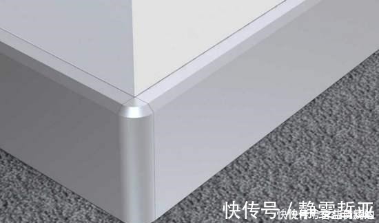 瓷砖|地面铺最流行的灰色瓷砖,门定制成白色,选择什么颜色的踢脚线!