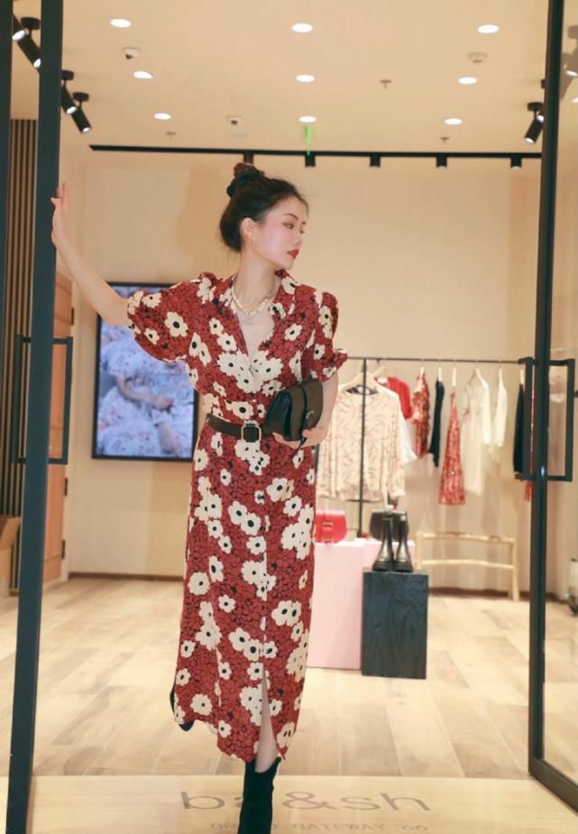 浪漫的碎花元素从不过时,想要穿得清新减龄,这些搭配思路要掌握