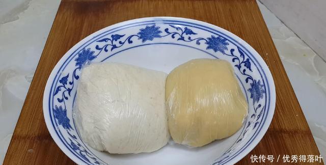 烧饼这样做才香酥,锅里烙一烙,比买的还好吃,咬一口就香酥掉渣