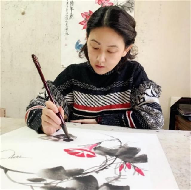  鉴定|女子拿齐白石画鉴定，专家说是仿品，女子捂嘴笑：齐白石是我爷爷