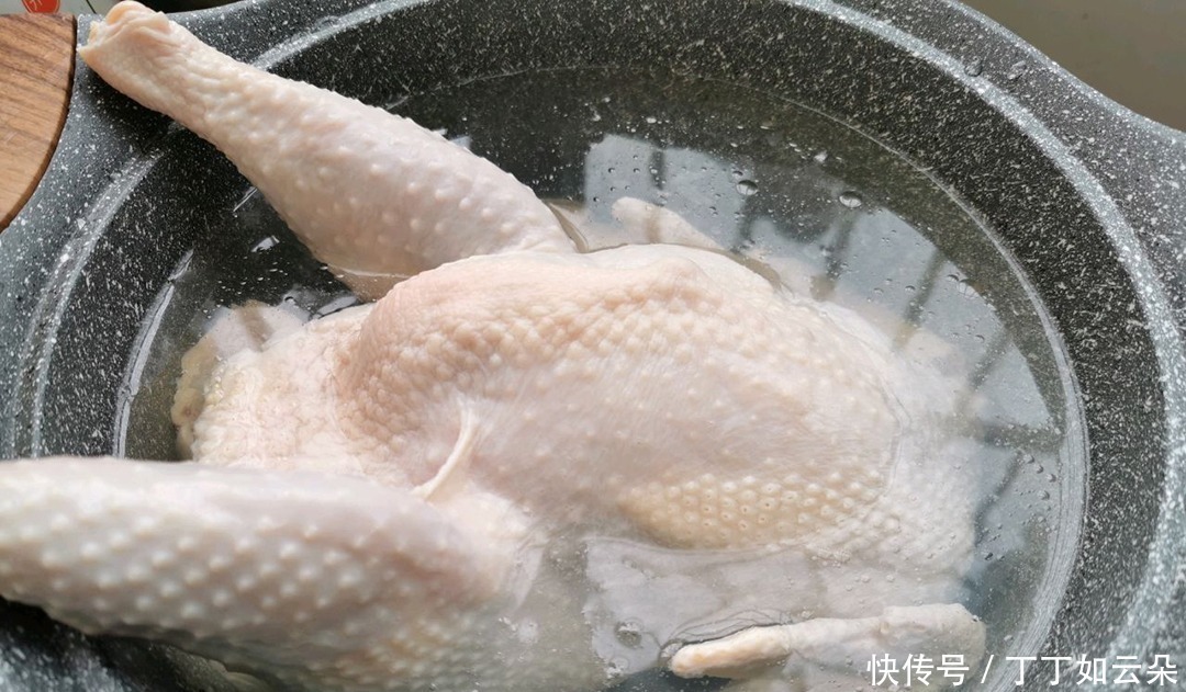 鲜美|炖鸡最忌直接下锅，教你正确“3不放”窍门，汤汁鲜美无腥味！