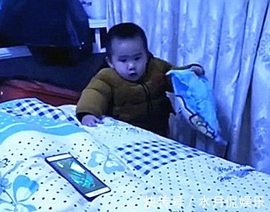 吵架|就因为和奶奶吵架了,拎起枕头就去找妈妈,接下来笑喷了