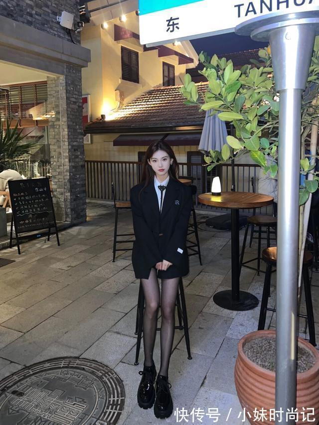 黑色系穿搭美女,黑色让女人神秘而又精致,而且百搭