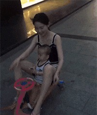 |搞笑GIF：就这打法，生产队的骡子都没这样打过