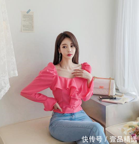 女神|女神孙允珠高清时尚搭配：罗曼蒂克玫瑰红豆卷边可爱衫