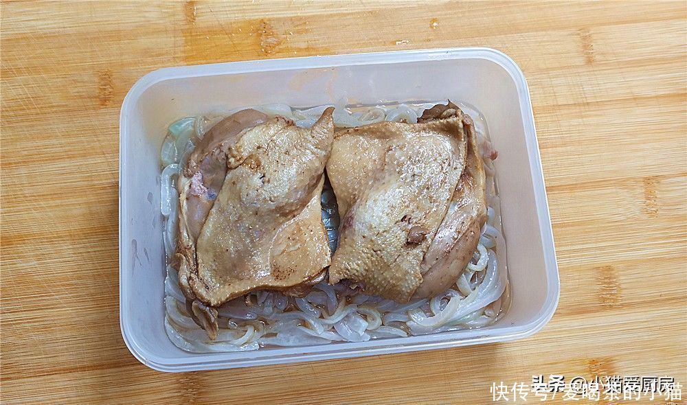 小猫|教你水晶盐鸭肉做法，成菜晶莹剔透口感Q弹，特别爽口还解馋