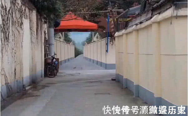 作画$美术生在墙上作画,路人无奈撞墙,网友打死这个“天才”熊孩子