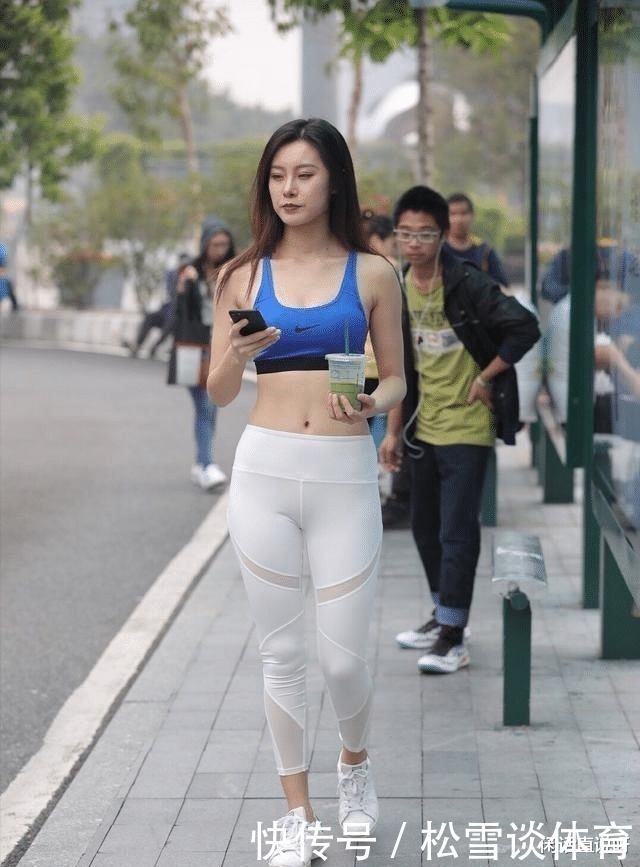 女孩们 “健身服”也可以成为日常穿搭,硬朗的身形更让人看起来健美!