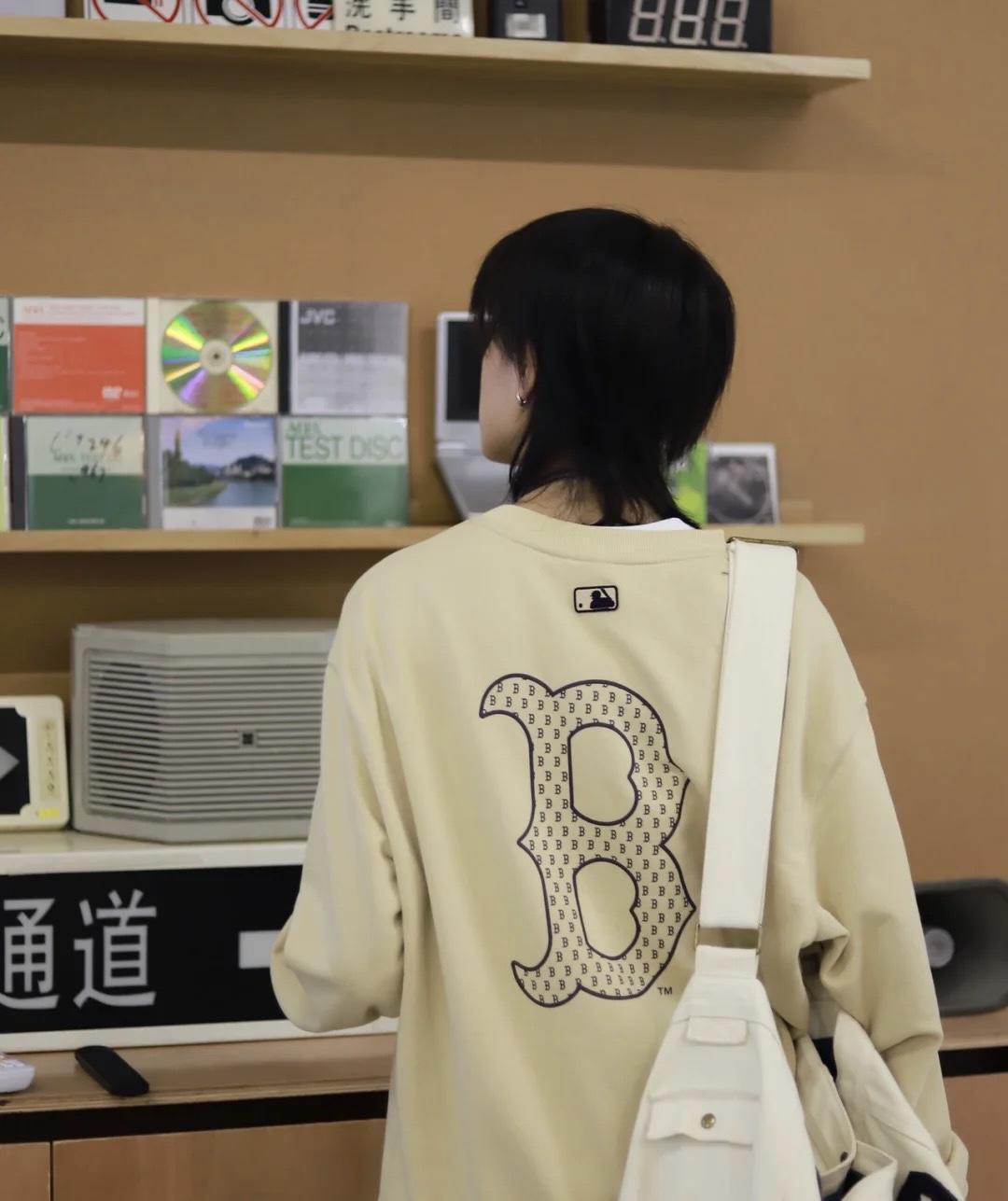 温暖|小个子女生这样穿卫衣,让你冬日也温暖又洋气,休闲感满分!