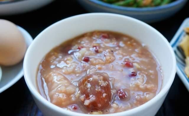 一家三口的精致早餐,讲究搭配,营养丰富,网友:羡慕这样的生活