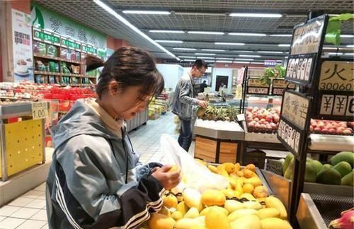 《变形记》的最美农村女孩梁小友,高中辍学当网红,如今过得怎样