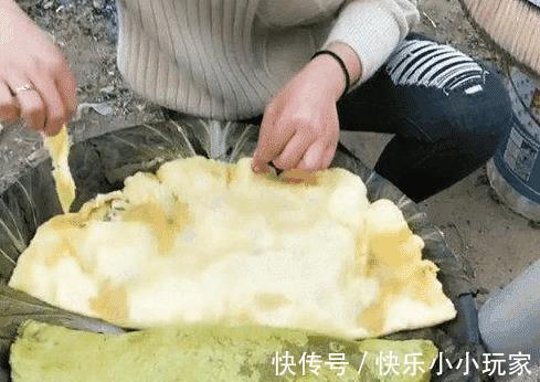 大家伙儿|哥哥请朋友来家玩, 嫂子只做2个饺子招待, 出锅后大家都向她