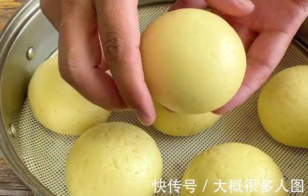 夏天多吃粗粮，这样做玉米面馒头，暄软不硬，比白馒头好吃、刮油。