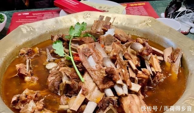 长春的美食数不胜数,让人百吃不厌、流连忘返