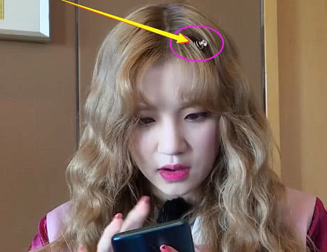 宋雨琦录跑男被抓拍，却意外带火头上的“神器”，专防发际线后退