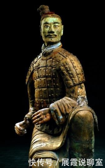 秦始皇五彩军团出土时,考古专家眼睁睁瞬间变色,绿脸俑独一无二