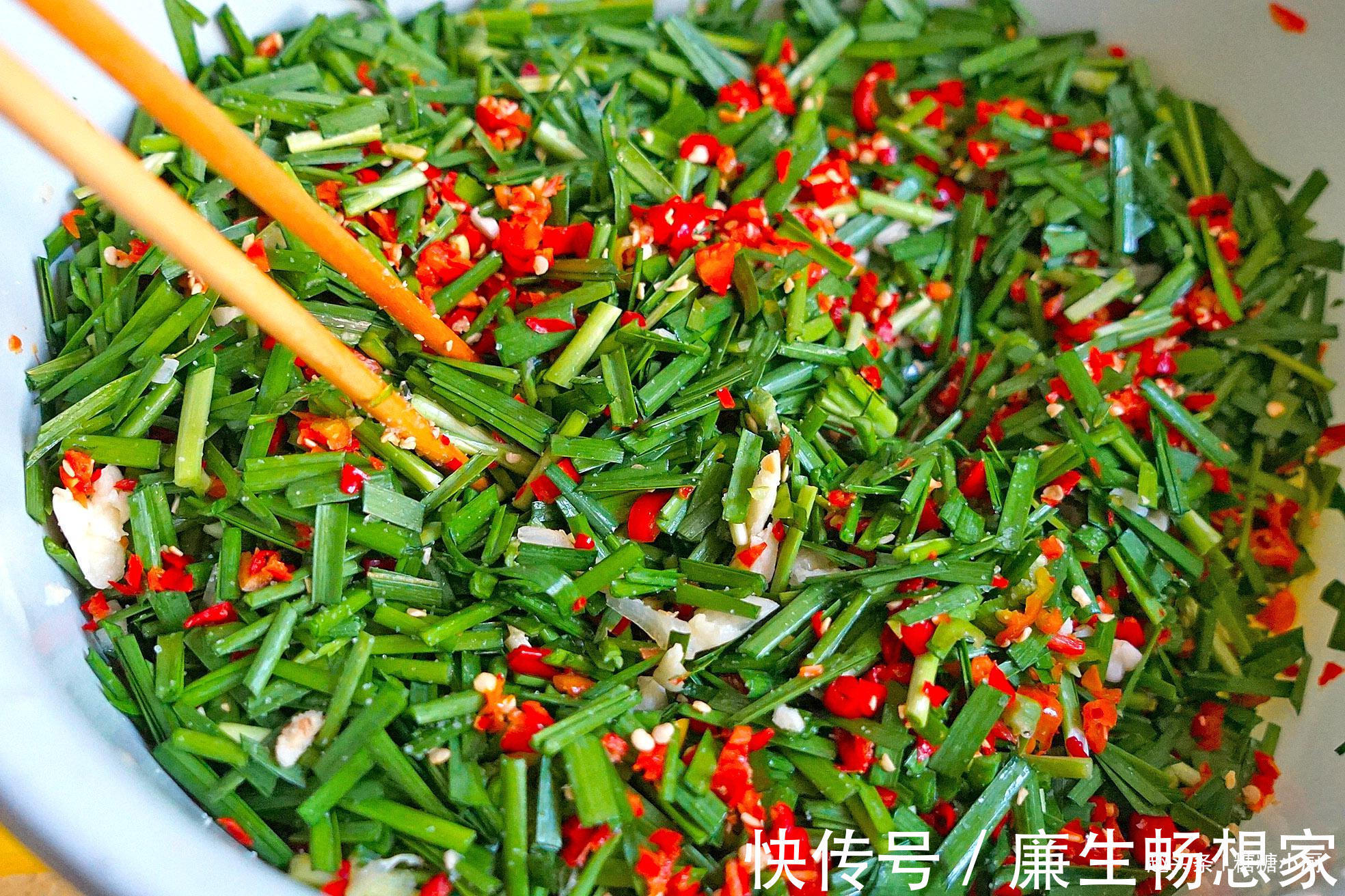 此菜一斤才2块钱,简单腌一腌,够吃大半个月,大鱼大肉都靠边站