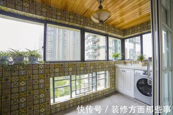 客厅|89美式平二居室最喜欢隐形门设计，打开就是就是卧室