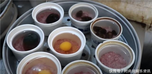 食客|夫妻街头卖“热销”早餐,15元一份有肉有蛋,食客不吃馋得慌!