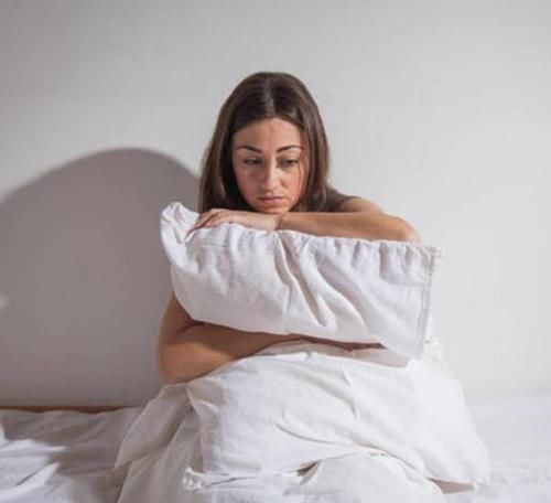 月经紊乱|如何判断女性是否进入更年期？提醒：看年龄，不如看身体