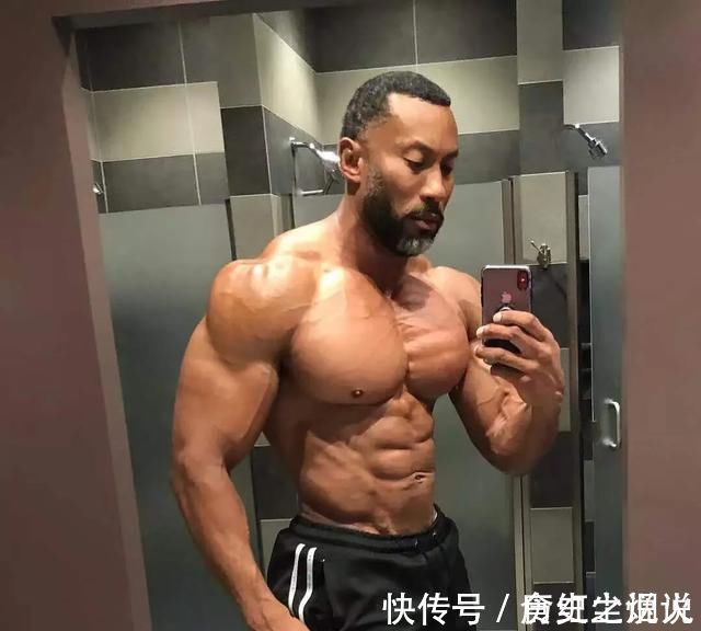 世界冠軍|靠飽滿胸肌成為世界冠軍享譽健身圈塑造胸肌無關動作需要細節