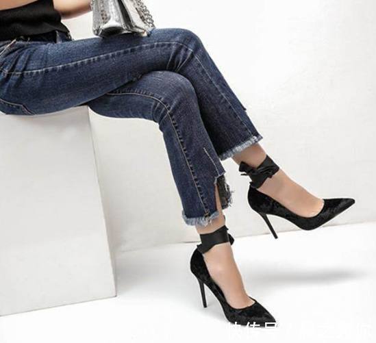 高跟鞋 尖头细高跟鞋,勾勒出完美曲线,衬托脚的小巧与柔美