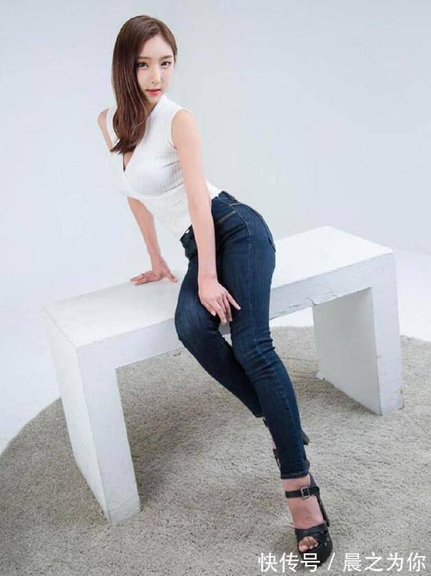 美女 -意气风发的牛仔裤美女,韵味十足,展现曼妙身影!