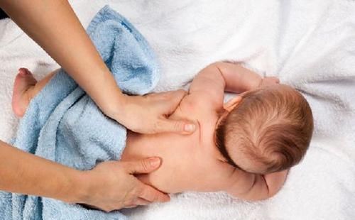 爸妈|月子期的宝宝,要是有这4个特征,爸妈就乐吧,他的智力发育很棒