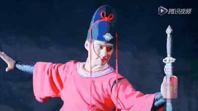 穿紅衣服最帥的男人長這樣