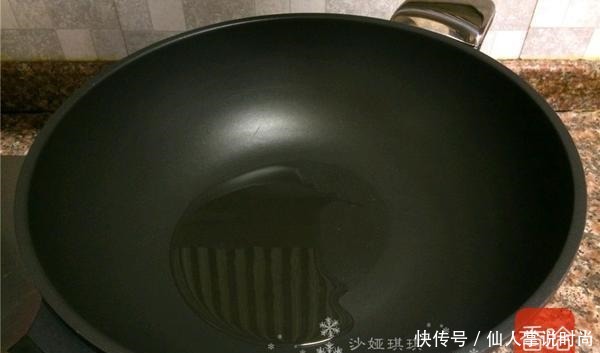 它和金针菇是“黄金搭档”,天冷焖一锅,吃到汤汁都不剩