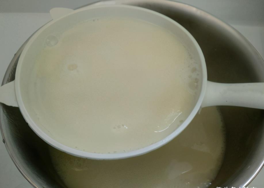 打豆浆,泡好的黄豆直接打就外行了,多加1个步骤,香浓更顺滑