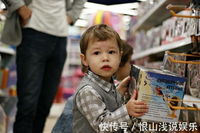 水笔|孩子有这3种“节俭”行为,家长别高兴,6岁前就要改过来