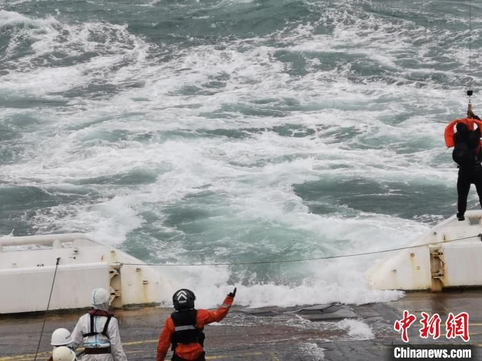 获救者|粤东两船先后海上遇险 海空联动成功救起8人