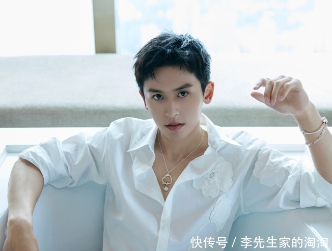 龚俊 张哲瀚和龚俊爆红是实火,虚火,超话的签到数就是最好的证据