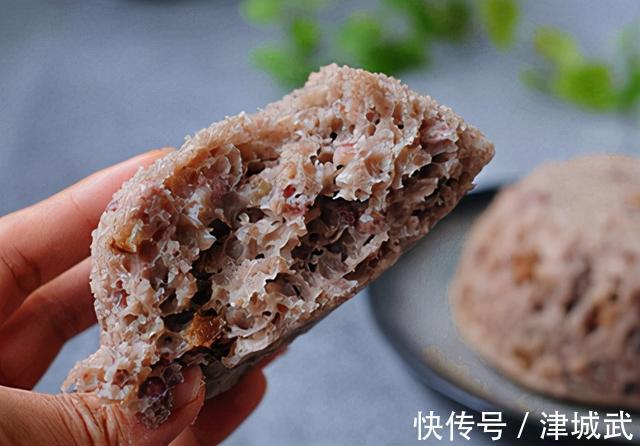 儿子爱上这早餐，粉粉糯糯特松软，10分钟连碗端上桌，好吃！