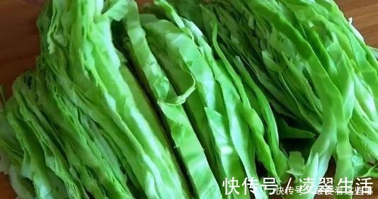 腰肢|42岁的小姨常用“它”当晚餐，腰肢纤细，皮肤水嫩特显年轻