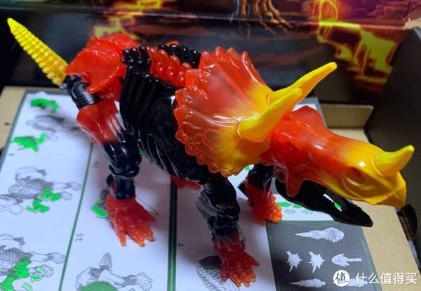 火焰|闲敲棋子落灯花 篇五十二：变形金刚 世代精选 火焰三角龙燃夜