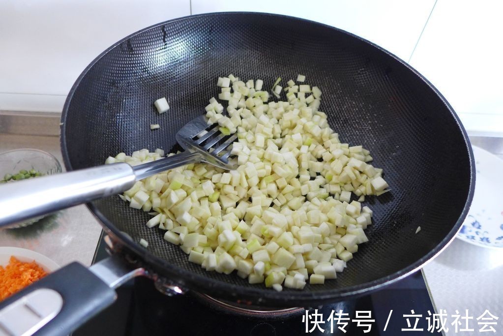 茭白|又到了吃茭白的季节，简单一炒，清淡可口