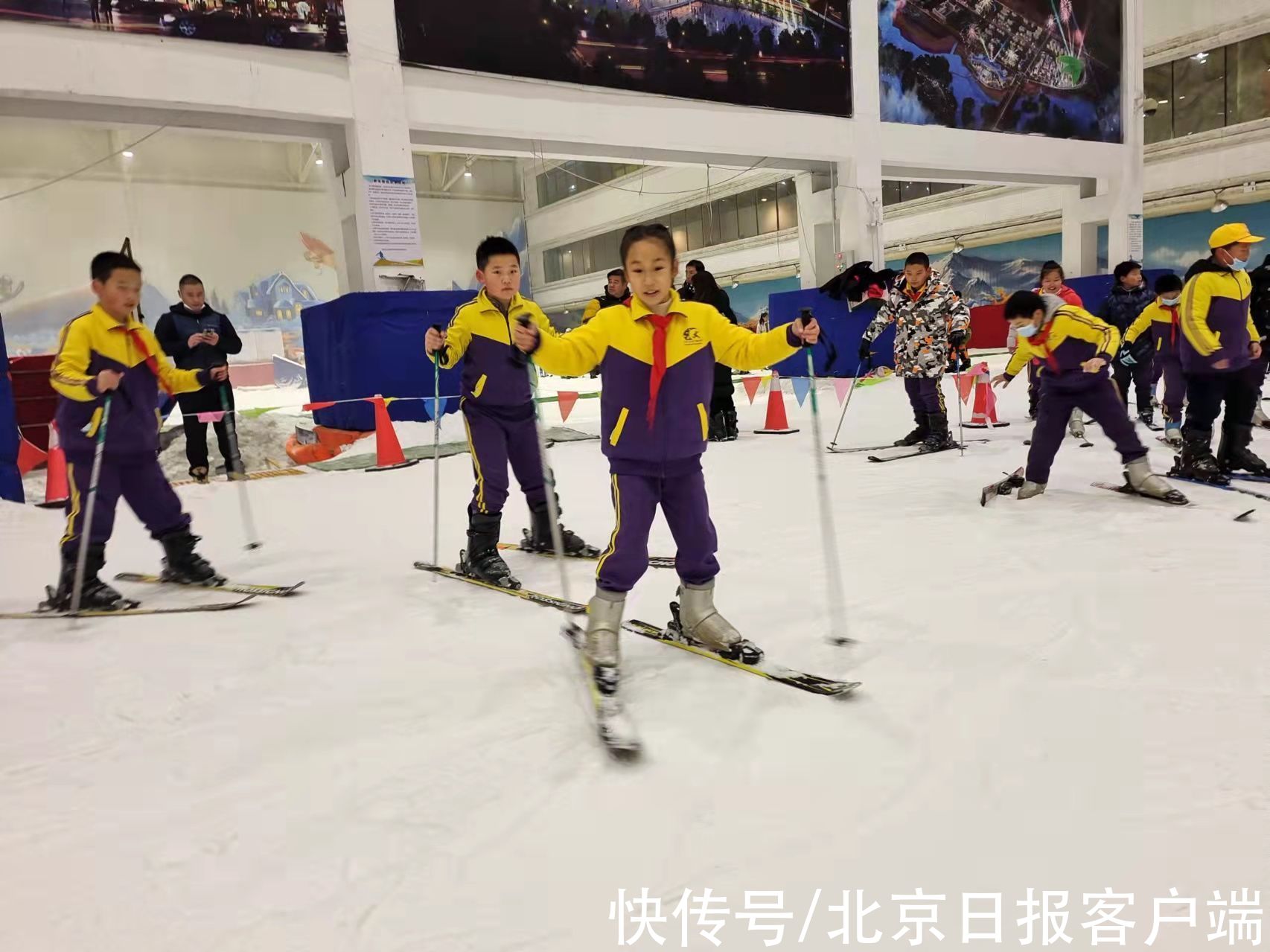 小学|石景山区电厂路小学举行越野滑雪项目体验活动