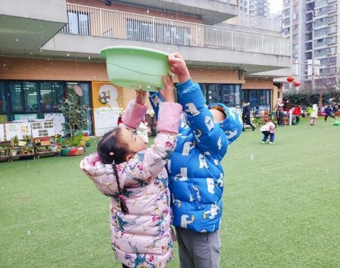 高能预警！人类幼崽花式赏雪还有人提笔作诗