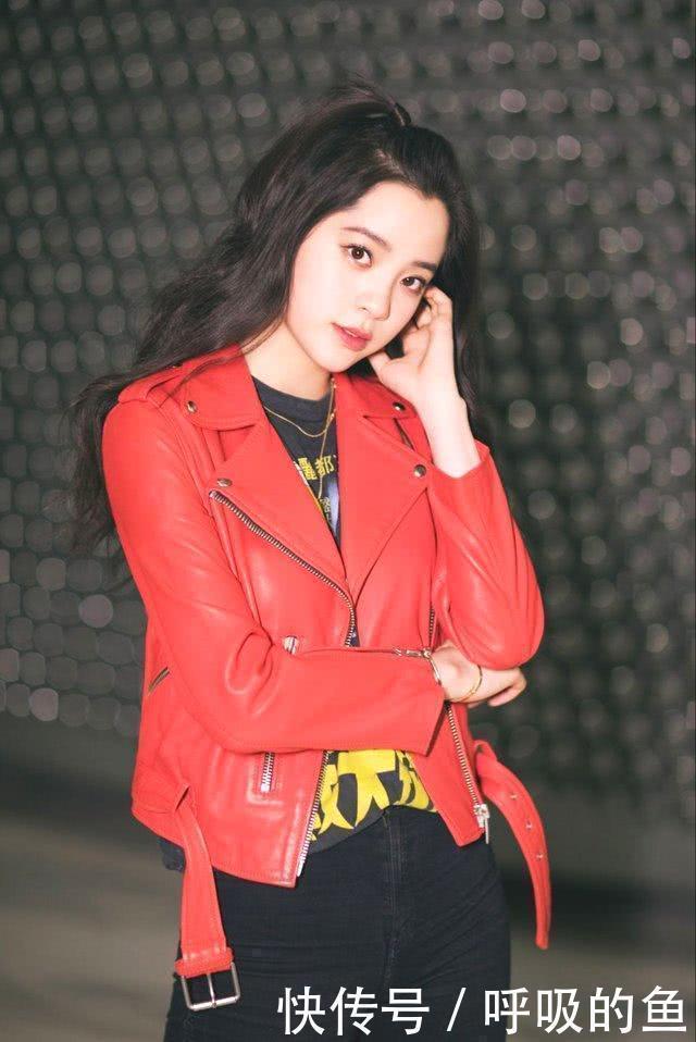 马伊俐|丸子头已经不实行了,今年流行苹果头,减龄显脸小