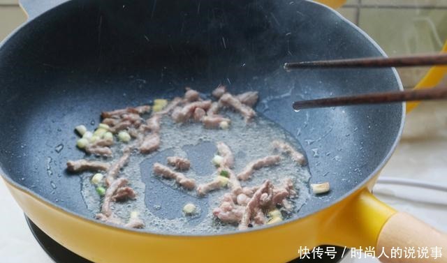 吃饭|不想吃饭的时候就炒这菜,酸爽开胃,5分钟出锅,特下饭