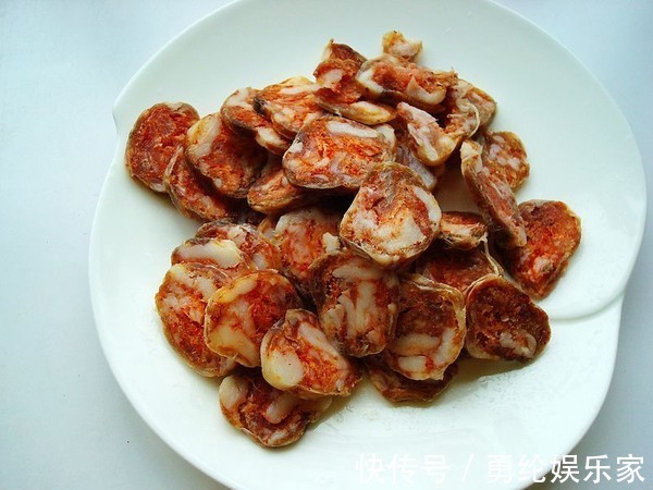 腊肠|萝卜就要这样做,大火炒一炒,口感清脆且入味,来一大口超下饭