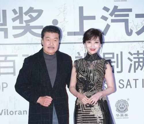 年过50的女人，留什么发型显年轻？试试这3款“短发”，减龄洋气