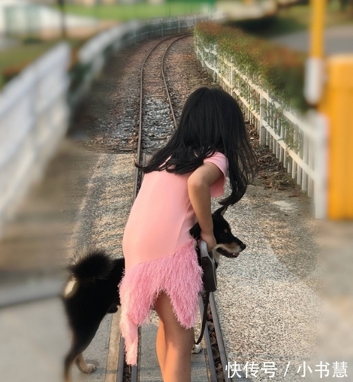 |雷佳音吐槽女儿太像自己,天生段子手超混蛋,还坑娃说她是虚荣怪