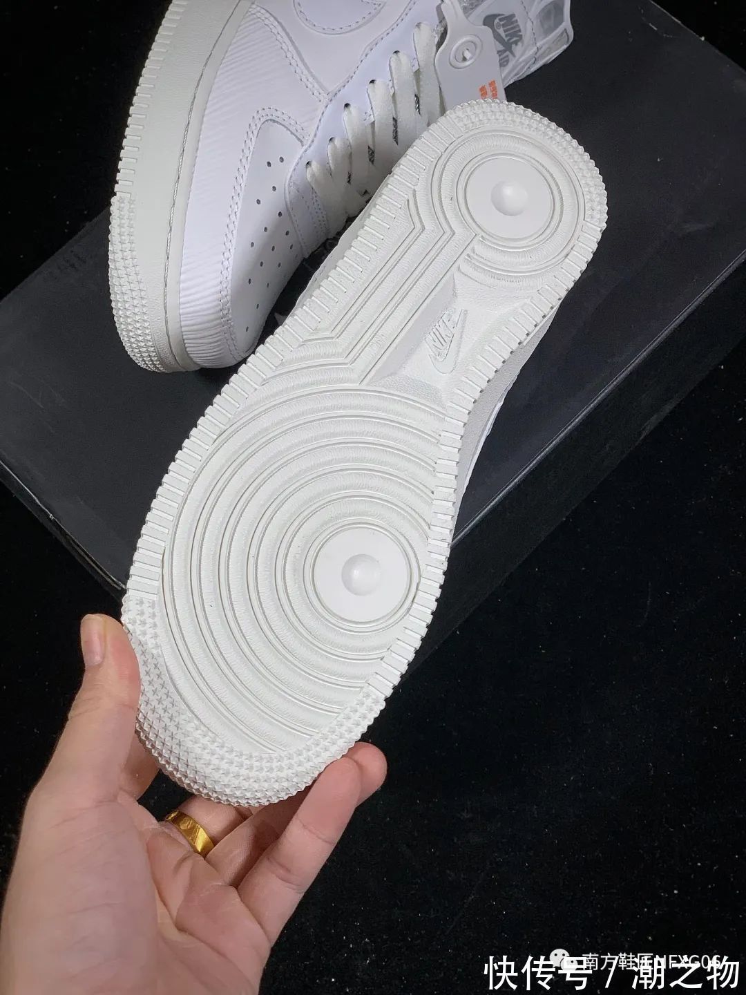 青春岁月|纱衣材质鞋舌，酷似胜利女神装扮！这款Air Force 1 很有创意