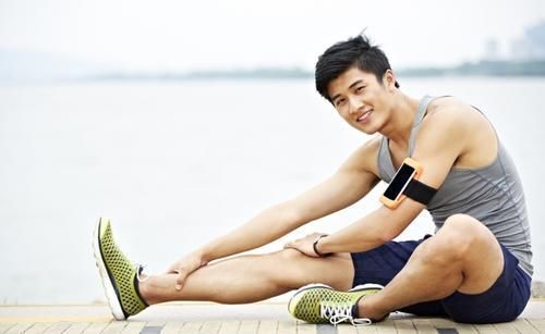 跑步机|这样跑步，既不伤身，效率还好！看看男医生如何坚持跑步