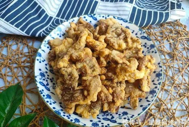 被称为饭店“最脏”的一道菜,酥香干脆,很多人都喜欢吃