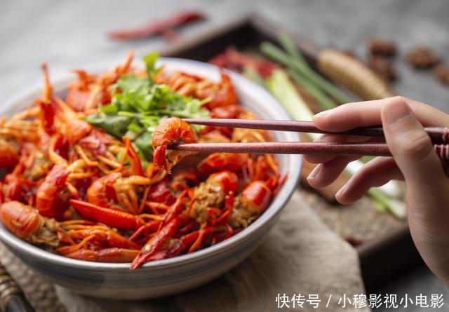 人体|43岁女子,从肝硬化到肝功正常,医生:常吃1物,肝脏慢慢柔软